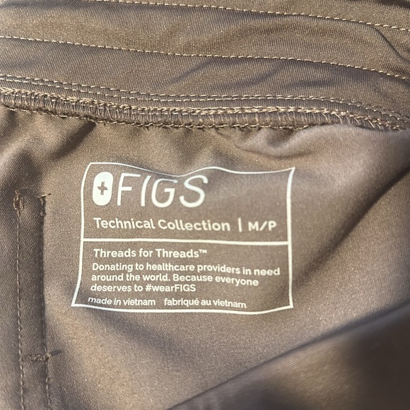 Figs Dusty Purple Scrub Set - like new! - Picture 8 of 8